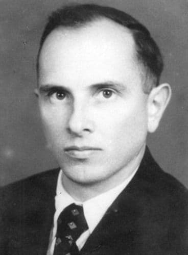 Stepan Bandera, jeden z przywódców Organizacji Ukraińskich Nacjonalistów, odpowiedzialny za zorganizowanie ludobójstwa cywilnej ludności na Wołyniu oraz w województwach lwowskim, tarnopolskim i stanisławowskim w latach 1943-1945 i akty terrorystyczne w II RP w okresie międzywojennym.